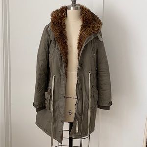 Khaki Padded Long Parka Coat w. Faux Fur